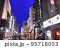 北海道札幌市のすすきの新宿通り、歓楽街の夜景 93716053