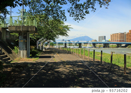 明治橋(盛岡)越しに望む岩手山 明治橋(盛岡)越しに望む岩手山 93716202
