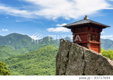 夏の山寺の風景 立石寺 納経堂 山形県山形市 夏の山寺の風景 立石寺 納経堂 山形県山形市 93717694