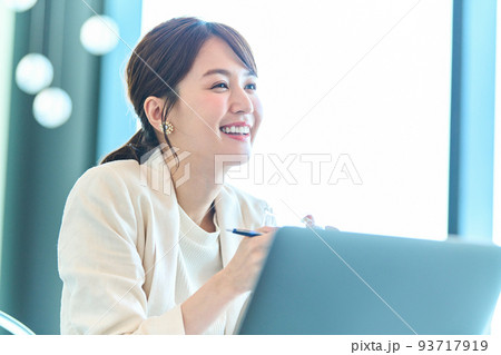 ビジネス　女性 93717919