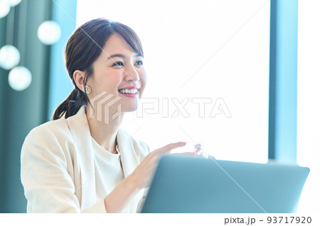 ビジネス　女性 93717920