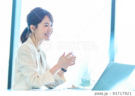 ビジネス 女性 ビジネス 女性 93717921