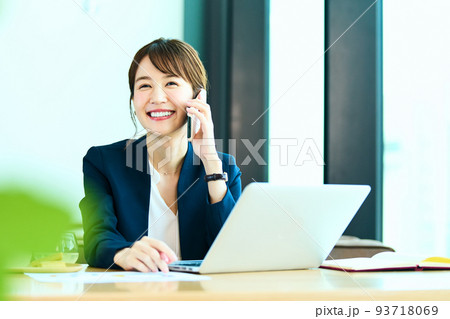 ビジネス 女性 ビジネス 女性 93718069