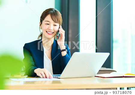 ビジネス　女性 93718070