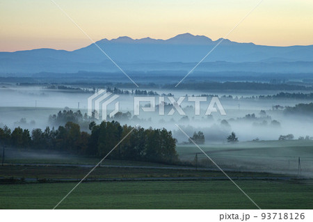 朝霧の大地 93718126