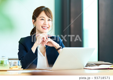 ビジネスシーン 93718571