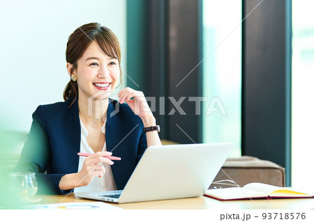 ビジネスシーン ビジネスシーン 93718576