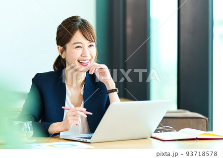 ビジネスシーン 93718578