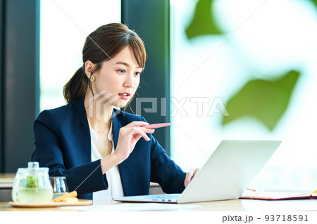 ビジネスシーン ビジネスシーン 93718591