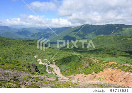 栃木県那須岳登山道から会津方面を見た風景 栃木県那須岳登山道から会津方面を見た風景 93718681