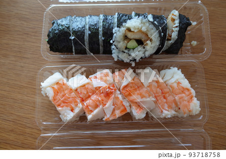 海老の押し寿司と、穴子の海苔巻き 海老の押し寿司と、穴子の海苔巻き 93718758