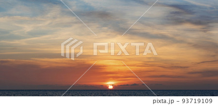 Sunset on the tropical sea beach. 93719109
