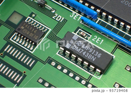 プリント基板と電子部品 93719408