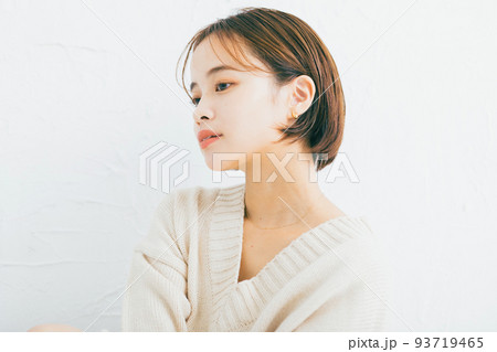 女性　ヘアスタイル 93719465