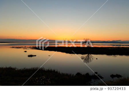 夕日に染まる野付半島「秋の北海道」 夕日に染まる野付半島「秋の北海道」 93720433