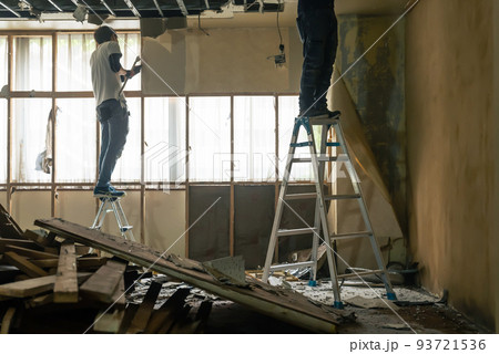 解体現場　内装工事 93721536