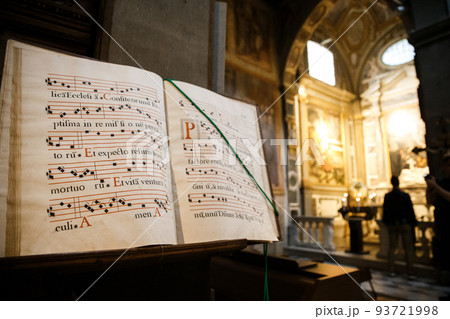 Vintage book for music in the catholic church Vintage book for music in the catholic church 93721998