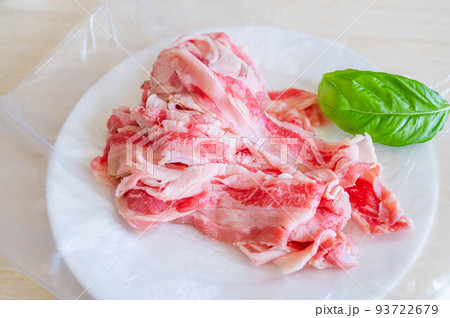 牛肉　バラ薄切り 93722679