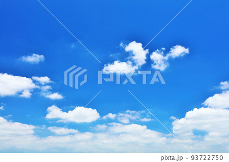 夏の青空と雲 93722750