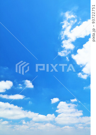 夏の青空と雲 93722751