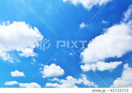 夏の青空と雲 夏の青空と雲 93722755