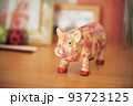 花柄の豚の貯金箱 93723125