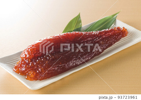 器に盛り付けた筋子 器に盛り付けた筋子 93723961