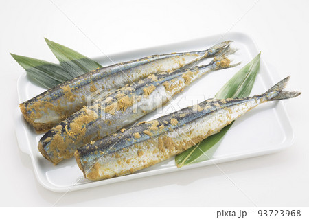 器に盛り付けた糠サンマ 器に盛り付けた糠サンマ 93723968