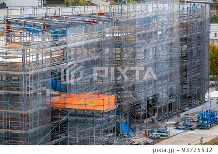 建設現場　足場　飛散防止メッシュシート 93725532