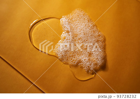 A drop of gel and the texture of the foam. It can be the texture of shampoo, shower gel or dishwashing detergent. 93728232