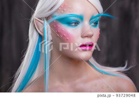 Portrait of a lovely girl Portrait of a lovely girl 93729048