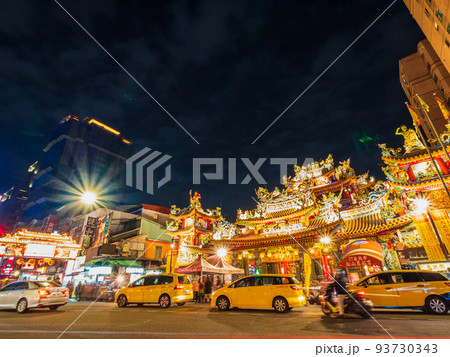 台北　松山慈祐宮と饒河街夜市　※一部ソフトフォーカス 93730343