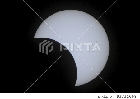 日食　天体写真 93731668