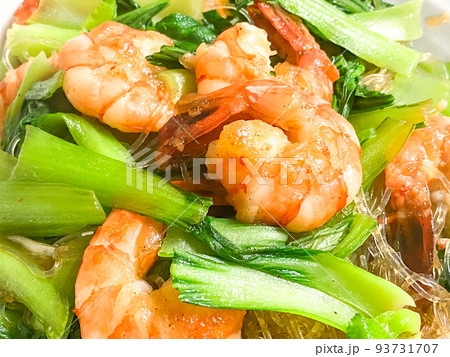 中国家庭料理・青菜虾仁炒粉絲(チンゲン菜とエビのビーフン炒め) 中国家庭料理・青菜虾仁炒粉絲(チンゲン菜とエビのビーフン炒め) 93731707