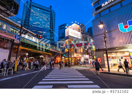 《東京都》新橋駅前・飲み屋街 93732102