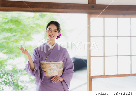 紫色の色無地　着物　 93732223