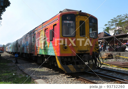 台湾のローカル線「集集線」を走る、DR1000型ディーゼル列車 台湾のローカル線「集集線」を走る、DR1000型ディーゼル列車 93732260