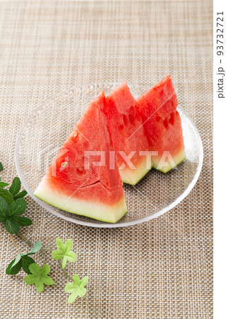 カットした西瓜 カットした西瓜 93732721