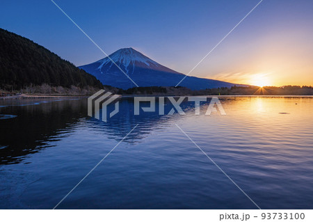 (静岡県)冬の田貫湖 日の出 (静岡県)冬の田貫湖 日の出 93733100