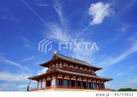 秋空の奈良平城京跡第一次大極殿 93733612
