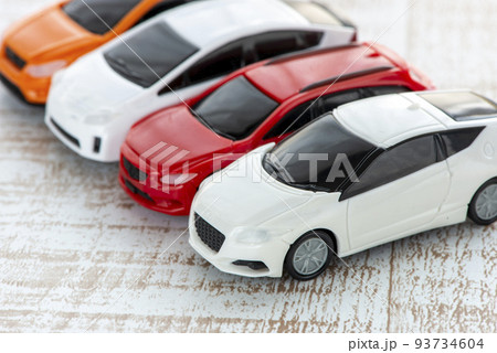 乗用車のミニカー 93734604