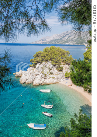 Amazing beach with boats against azure sea in Brela, Makarska, Dalmatia, Croatian coast 93738185