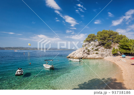 Amazing beach with boats against azure sea in Brela, Makarska, Dalmatia, Croatian coast Amazing beach with boats against azure sea in Brela, Makarska, Dalmatia, Croatian coast 93738186