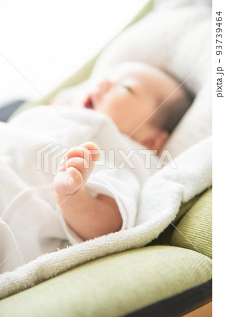 新生児(0歳0ヶ月) 新生児(0歳0ヶ月) 93739464