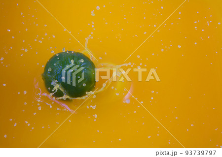 lime splash orange juice organic fruits natural splashing drink lime splash orange juice organic fruits natural splashing drink 93739797