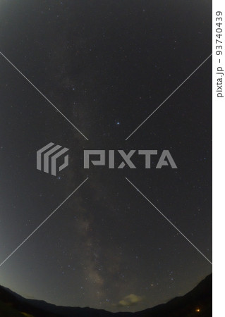 北杜市白州町、夏、南西の星空、天の川の中の夏の大三角とさそり座 北杜市白州町、夏、南西の星空、天の川の中の夏の大三角とさそり座 93740439