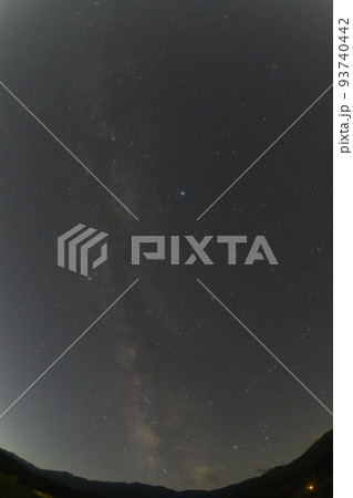 北杜市白州町、夏、南西の星空、天の川の中の夏の大三角とさそり座 93740442
