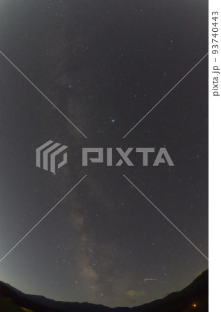 北杜市白州町、夏、南西の星空、天の川の中の夏の大三角とさそり座 93740443