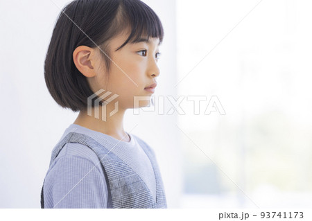 女の子 小学生 93741173