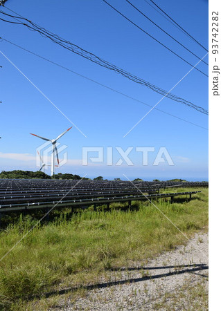 長島夢追い元気発電所　ソーラーと風力のハイブリッド発電　（エネルギーの安全保障関連） 93742282